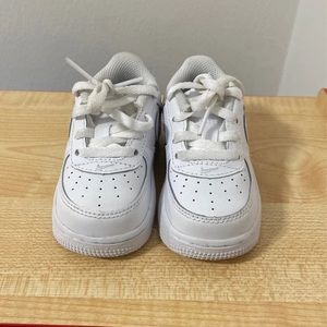 Child’s 5C Nike sneakers